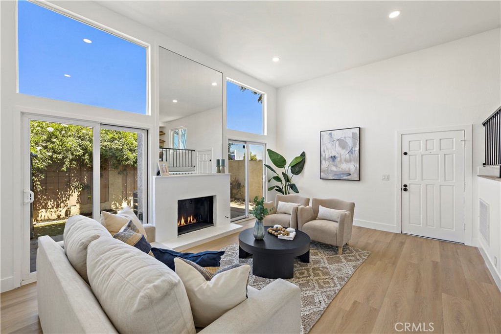 2707 Vanderbilt Lane 3