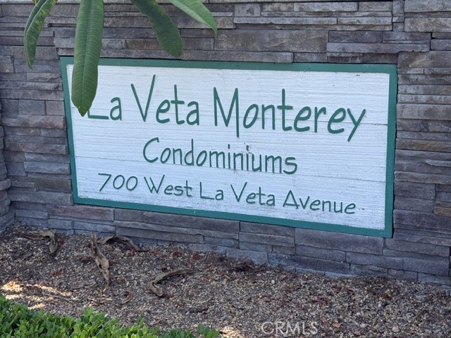 700 W La Veta E4