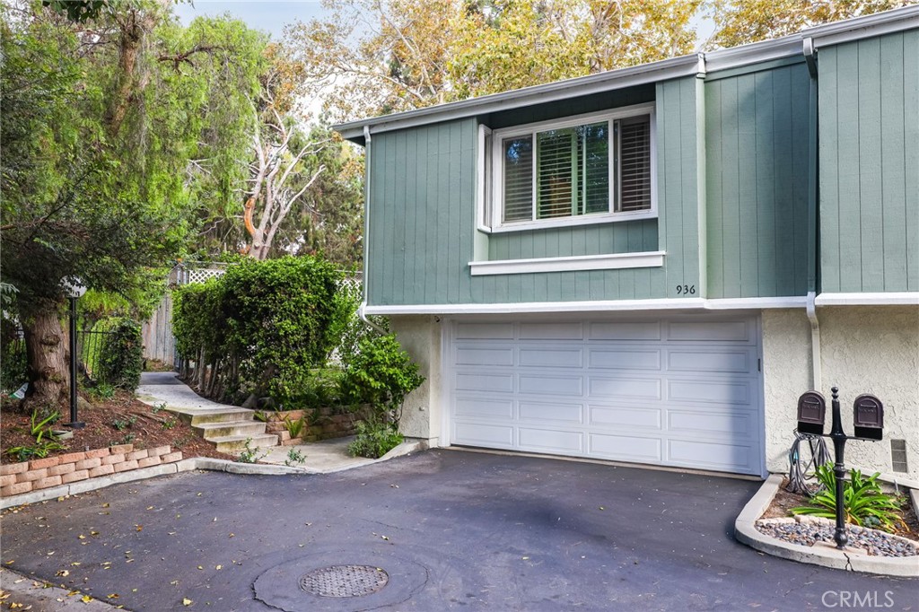936 Hollow Brook
