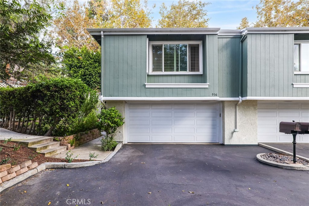 936 Hollow Brook