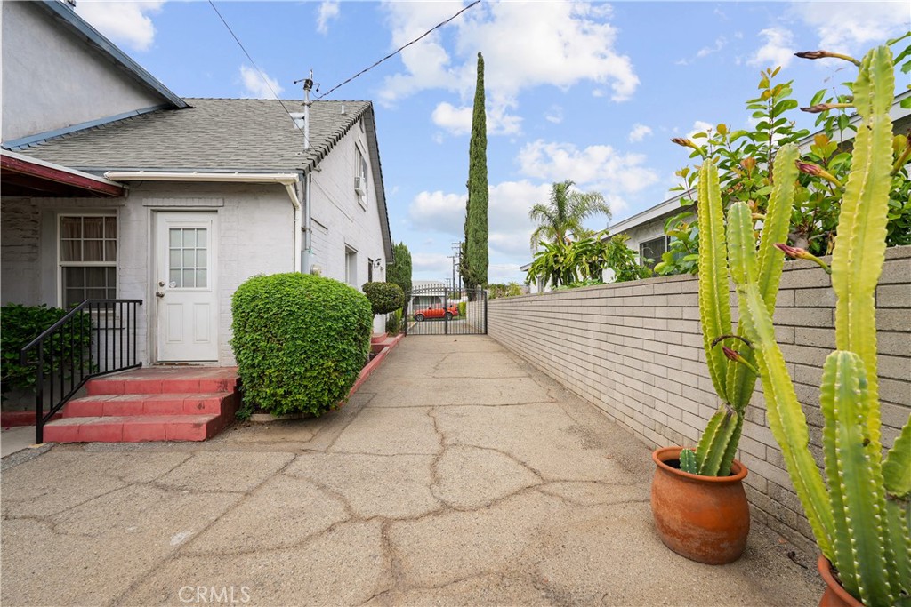 952 N 4th