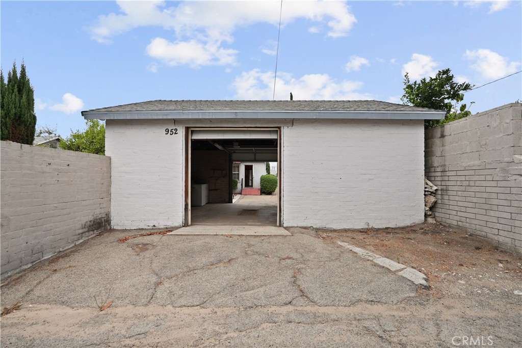 952 N 4th
