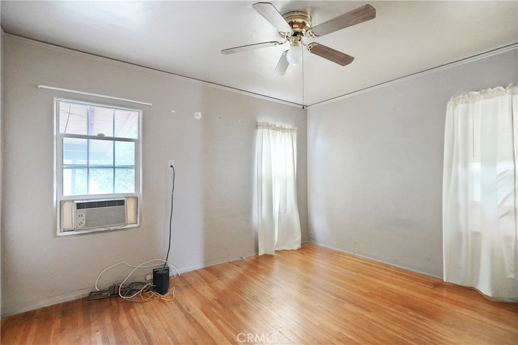 952 N 4th