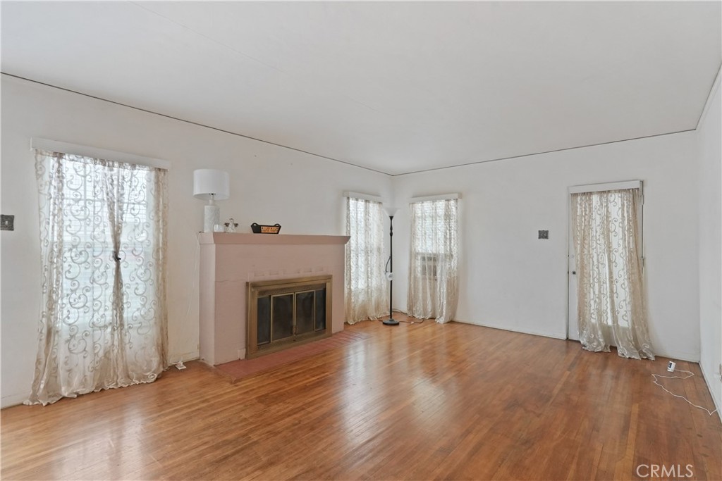 952 N 4th