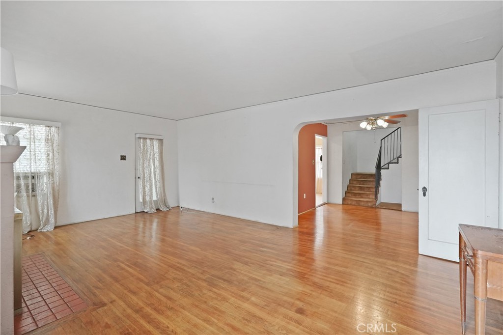 952 N 4th