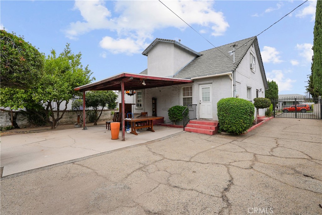 952 N 4th