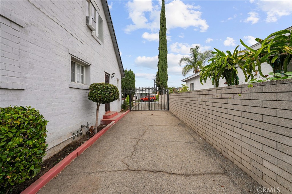 952 N 4th