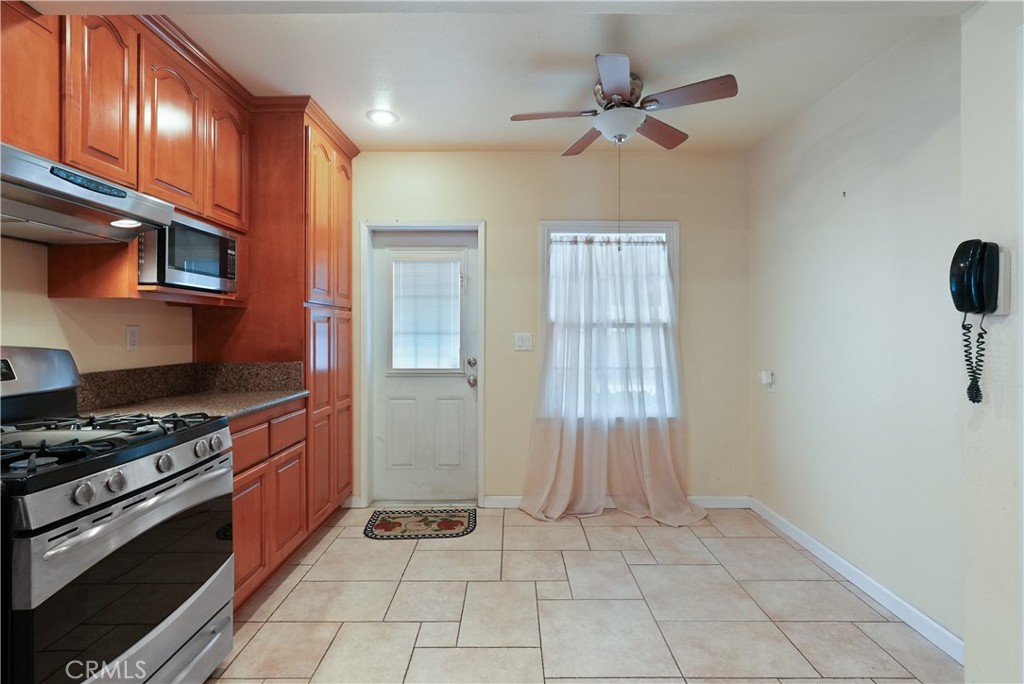 952 N 4th
