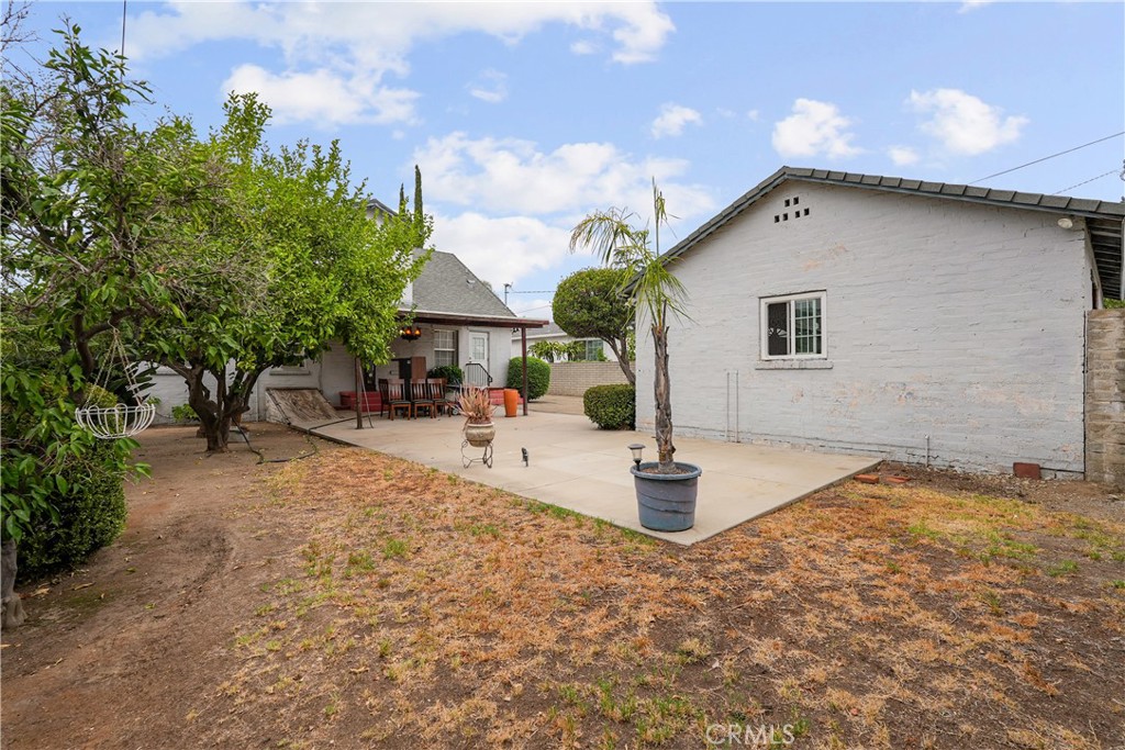 952 N 4th
