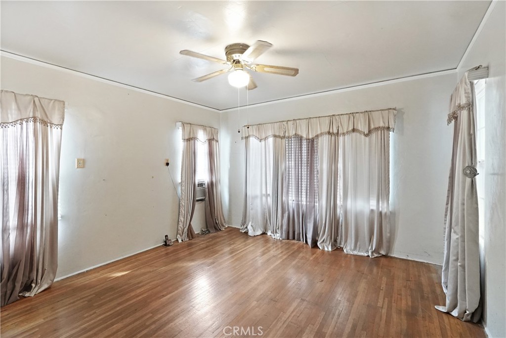 952 N 4th
