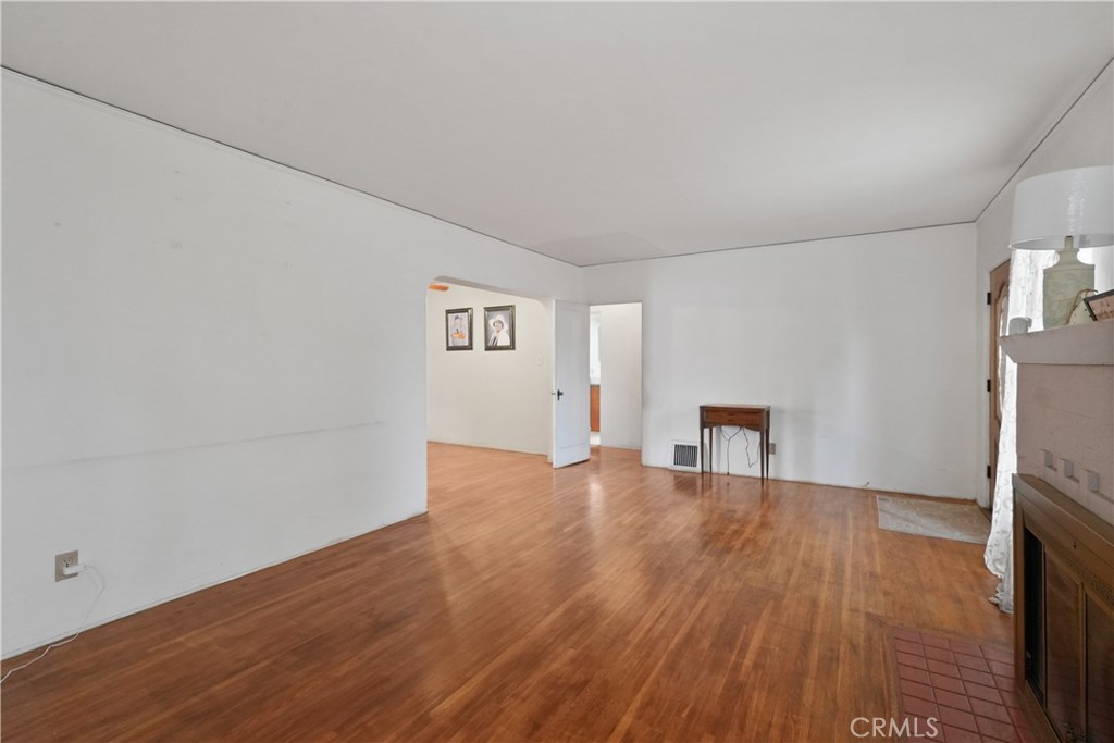 952 N 4th