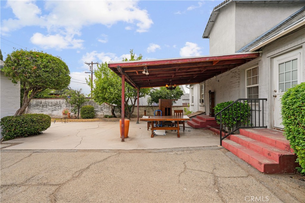 952 N 4th