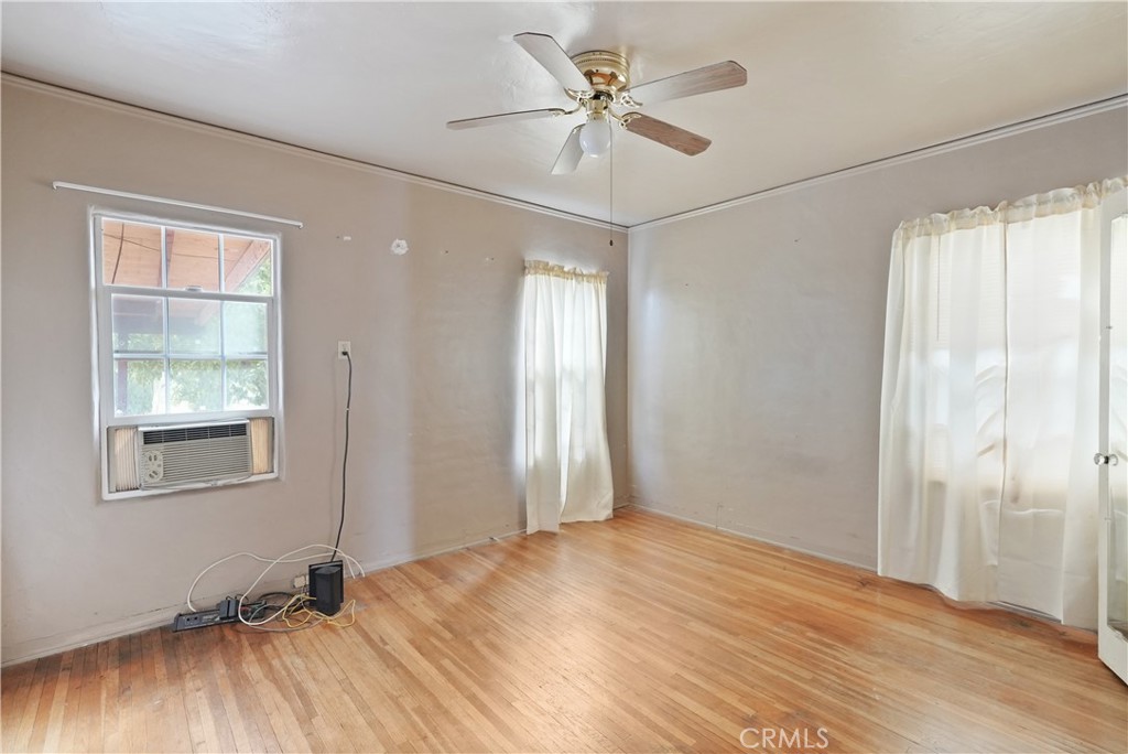 952 N 4th