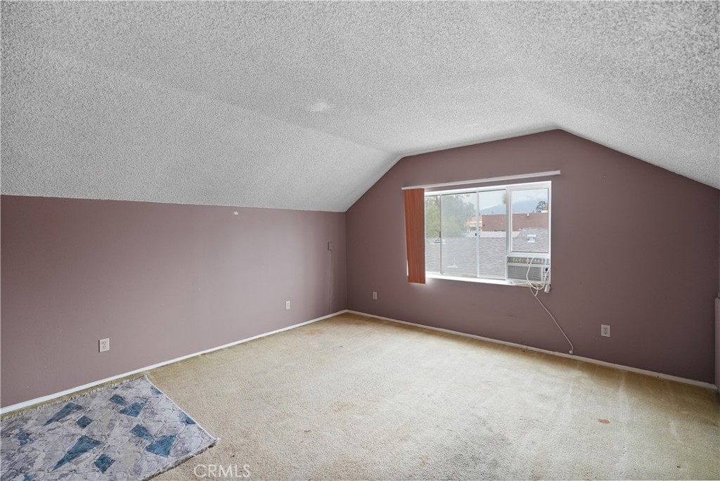 952 N 4th