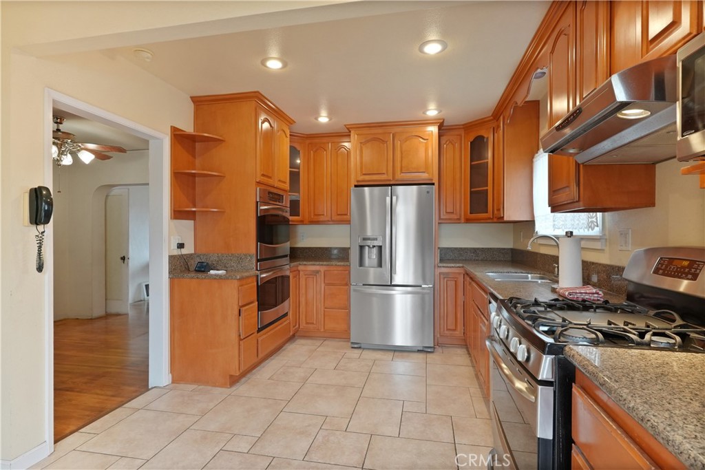 952 N 4th