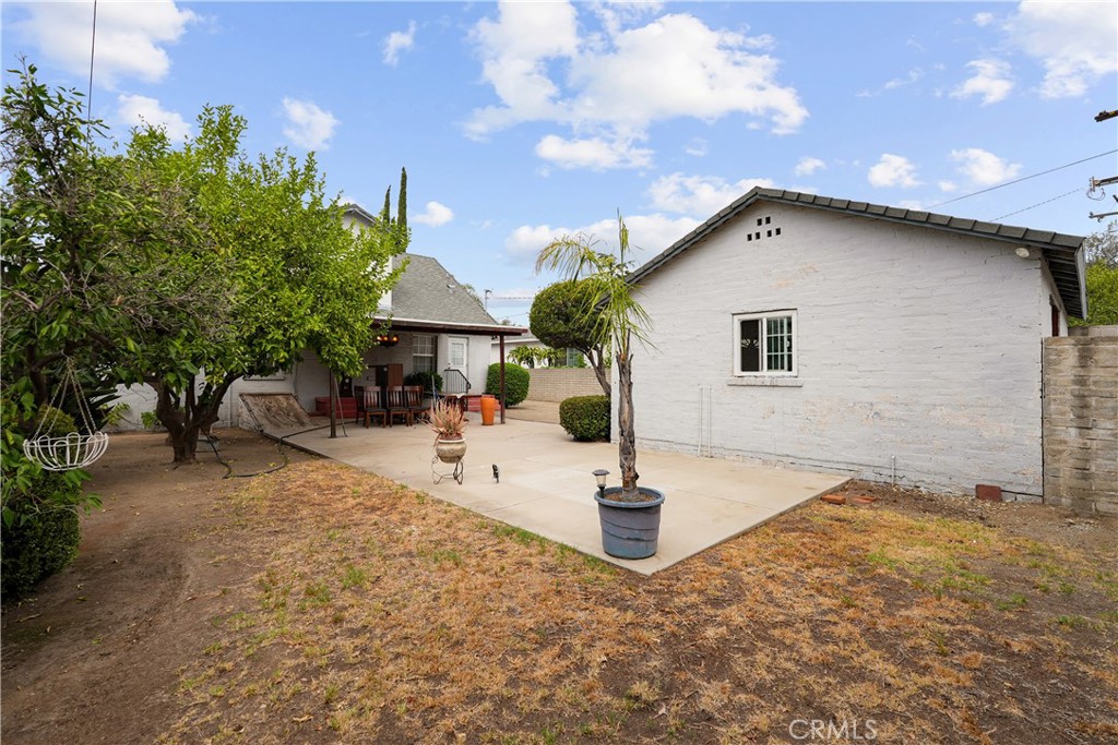 952 N 4th