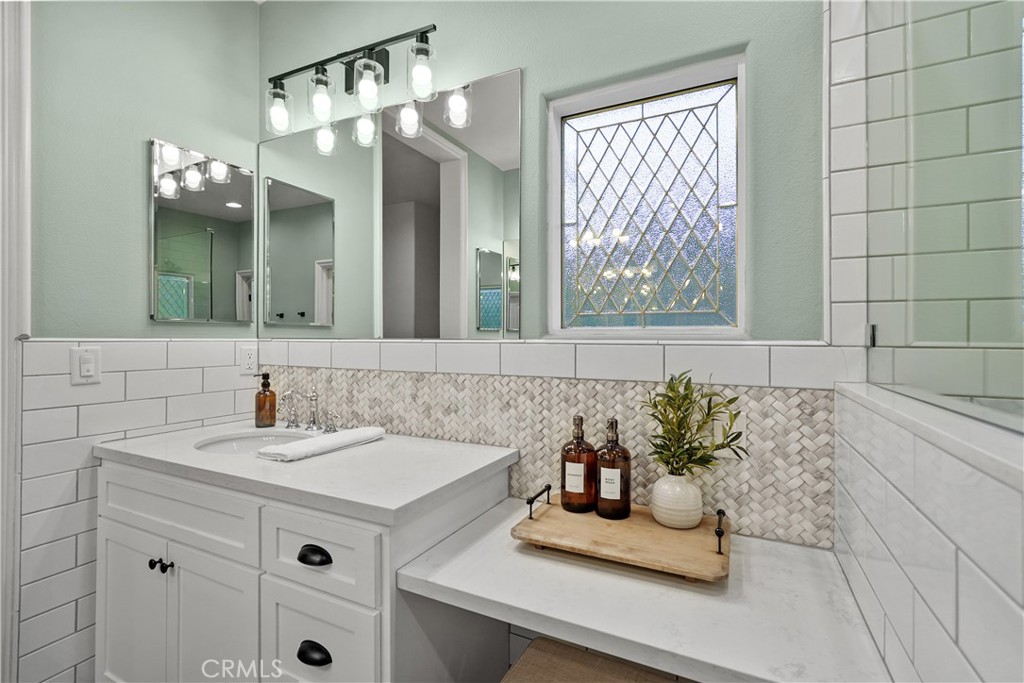 39851 Paseo Chaparro