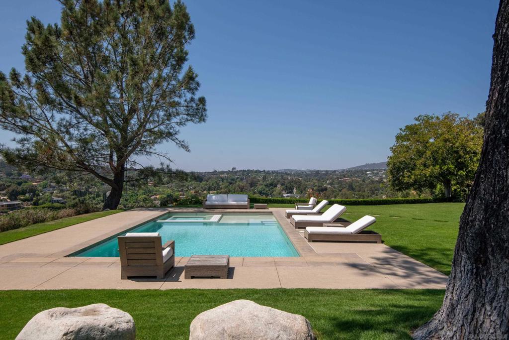 3035 Paseo Cielo