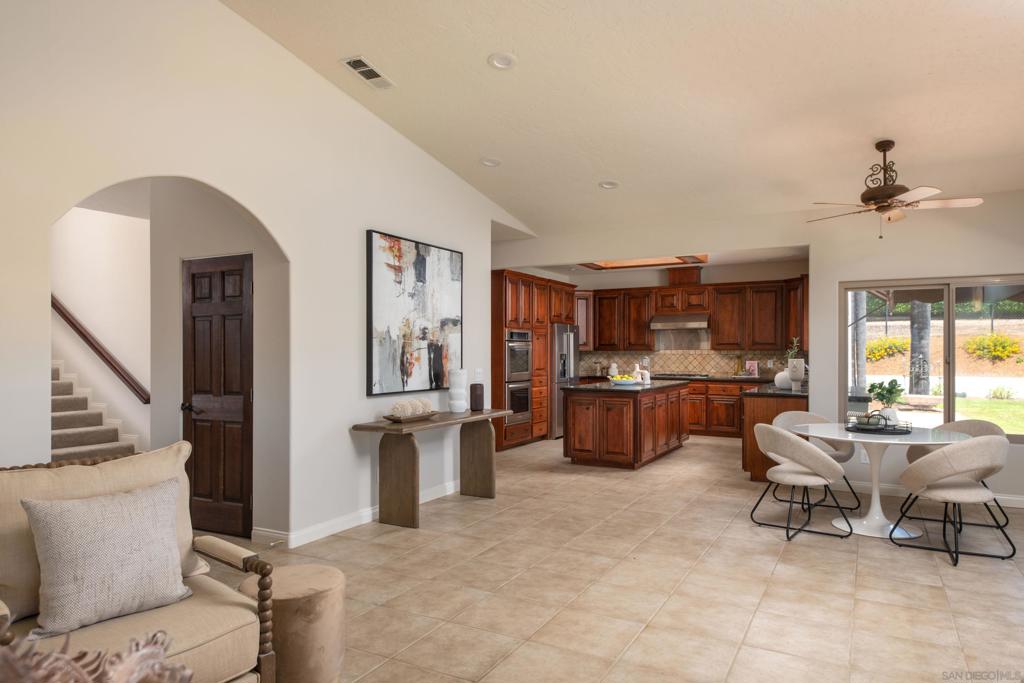 30343 Calle La Reina