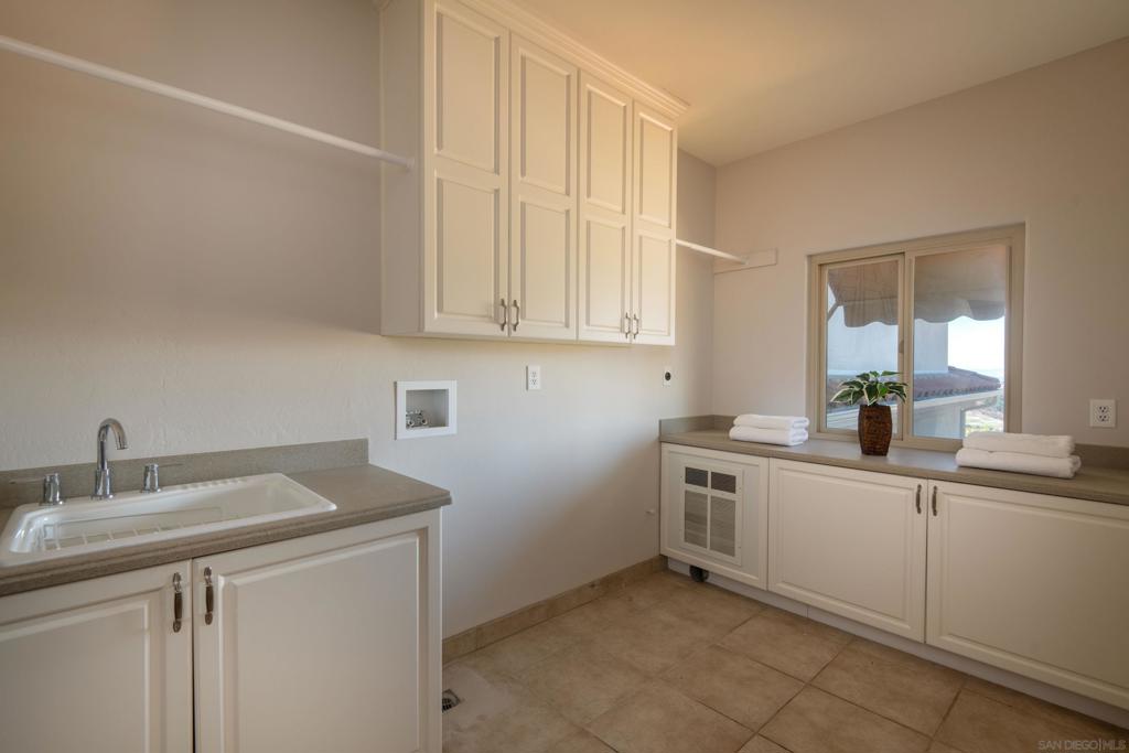 30343 Calle La Reina