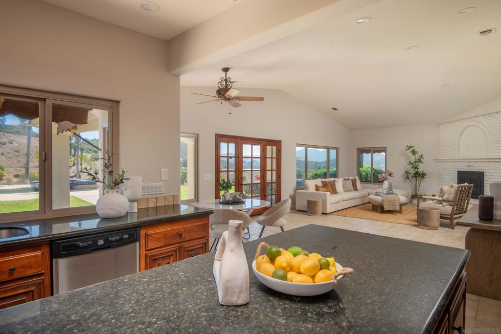 30343 Calle La Reina