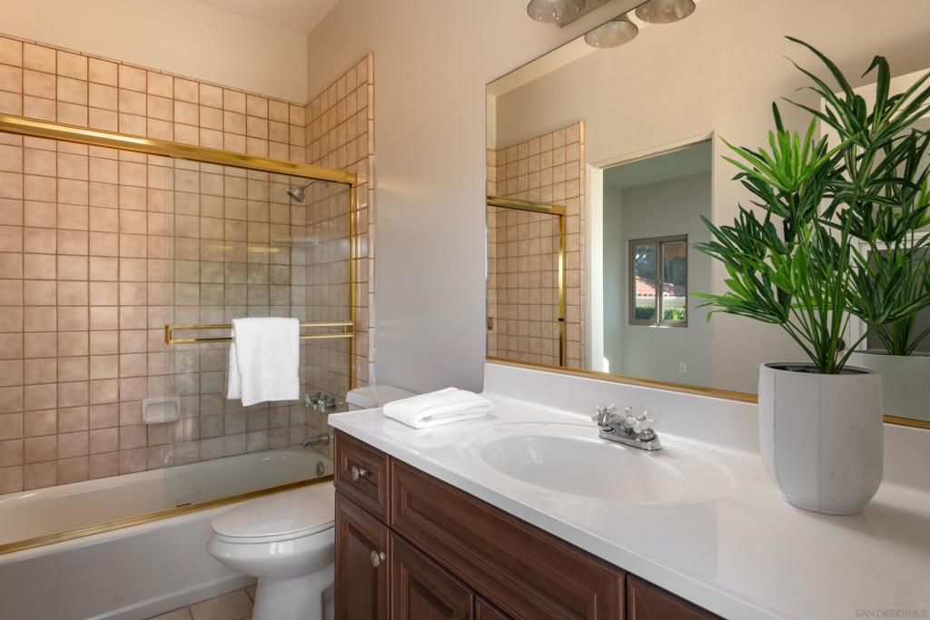 30343 Calle La Reina