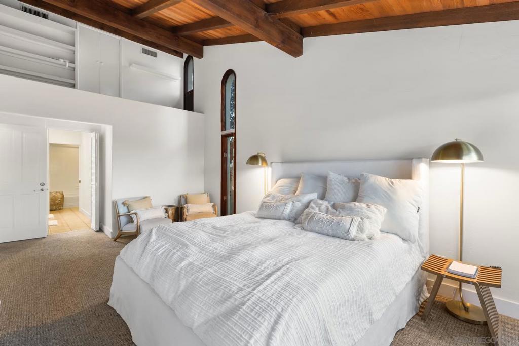 16936 Via de Santa Fe