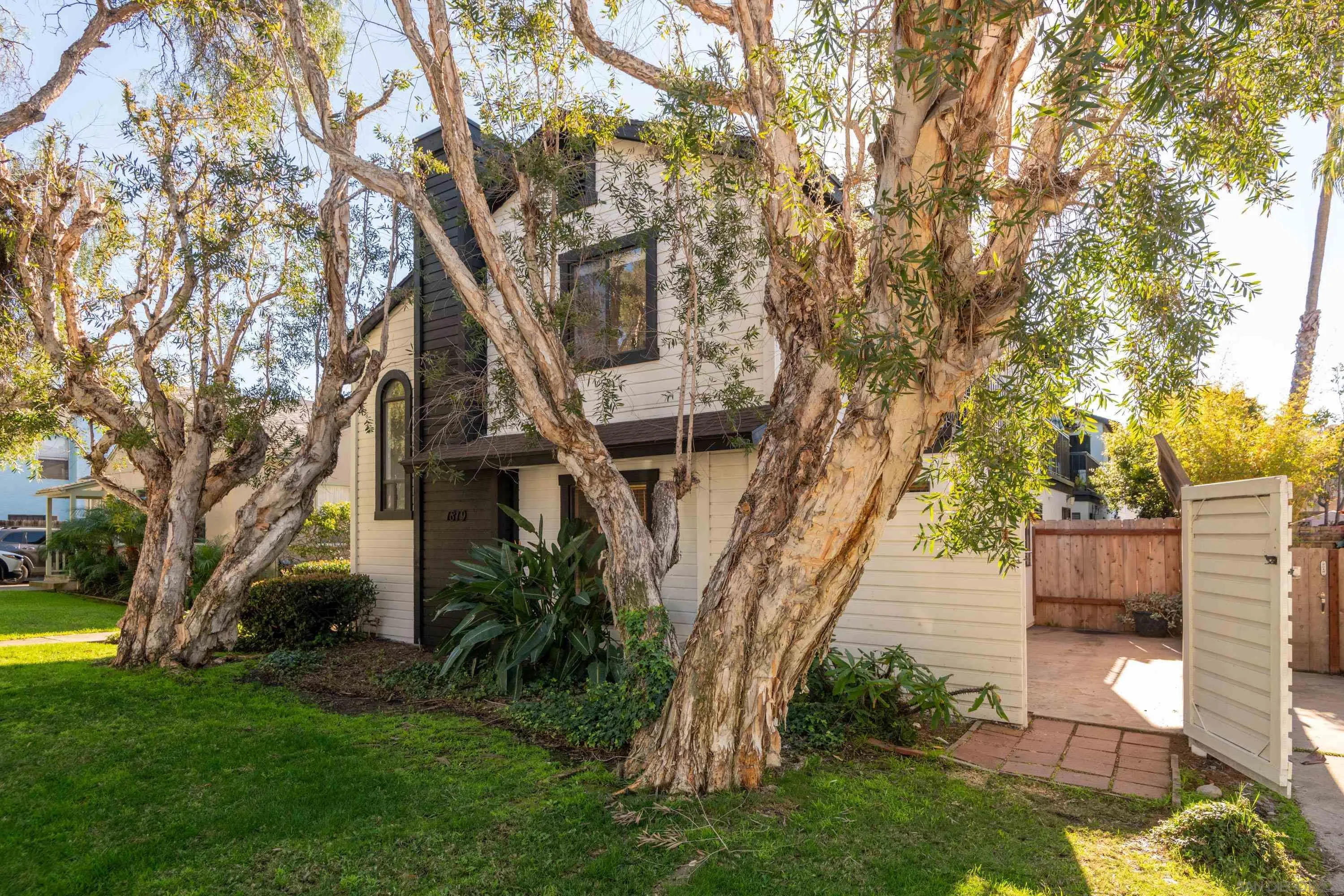 1819 Hornblend St #1