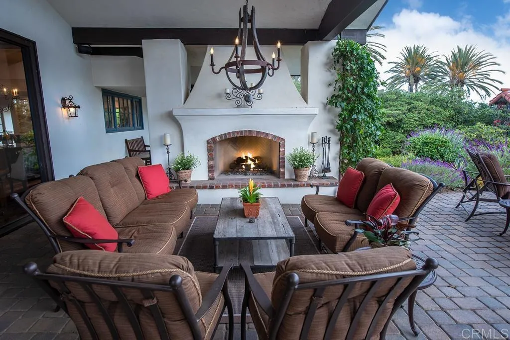 17925 Avenida Alondra