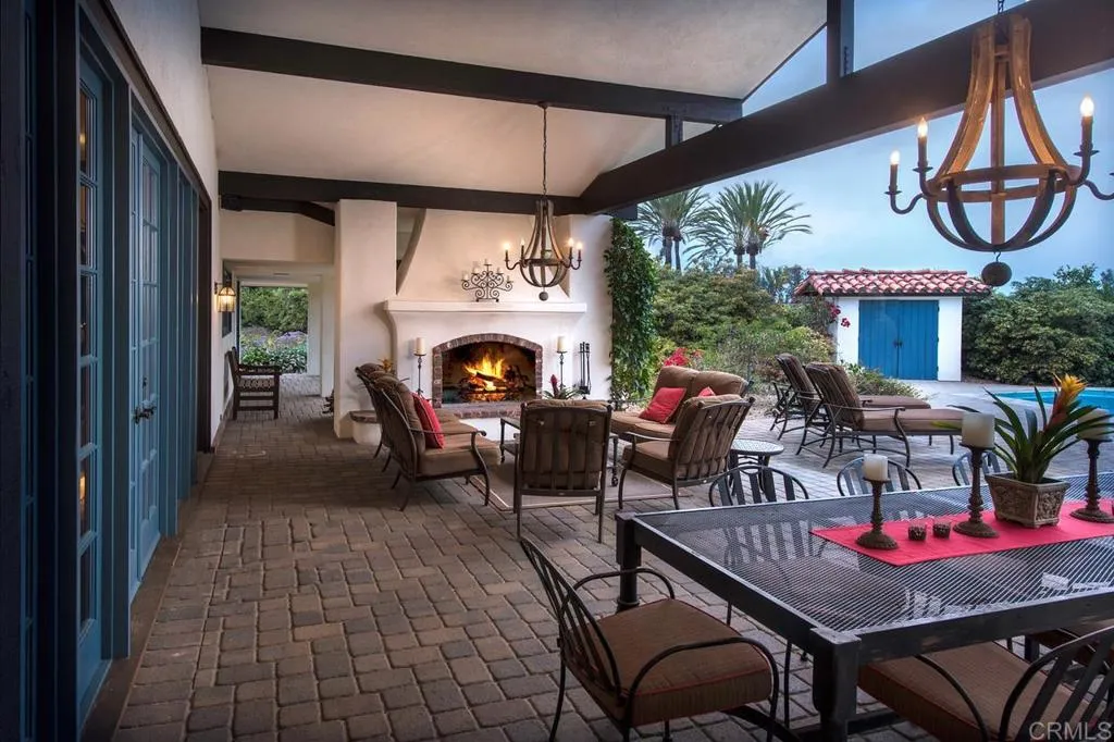 17925 Avenida Alondra