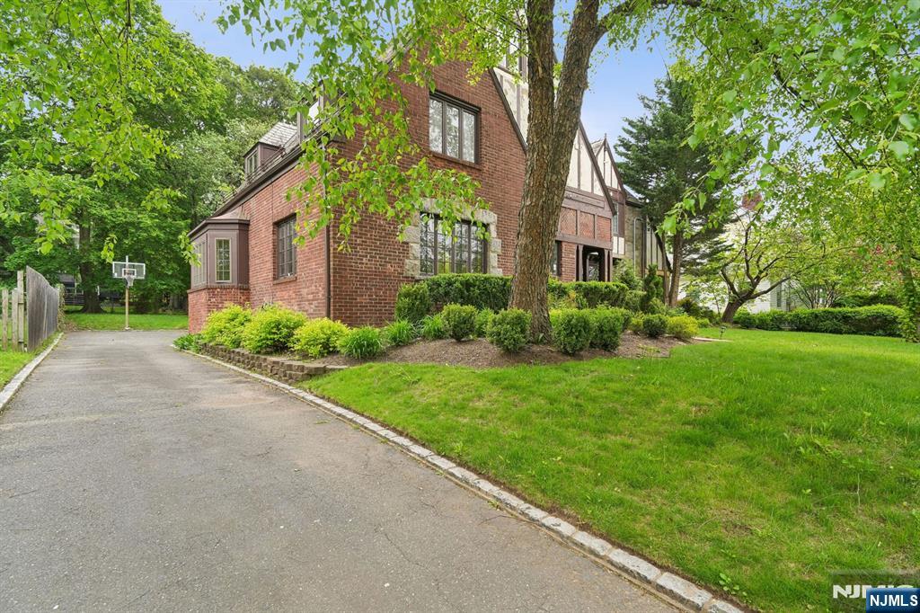 380 Maple Hill Drive
