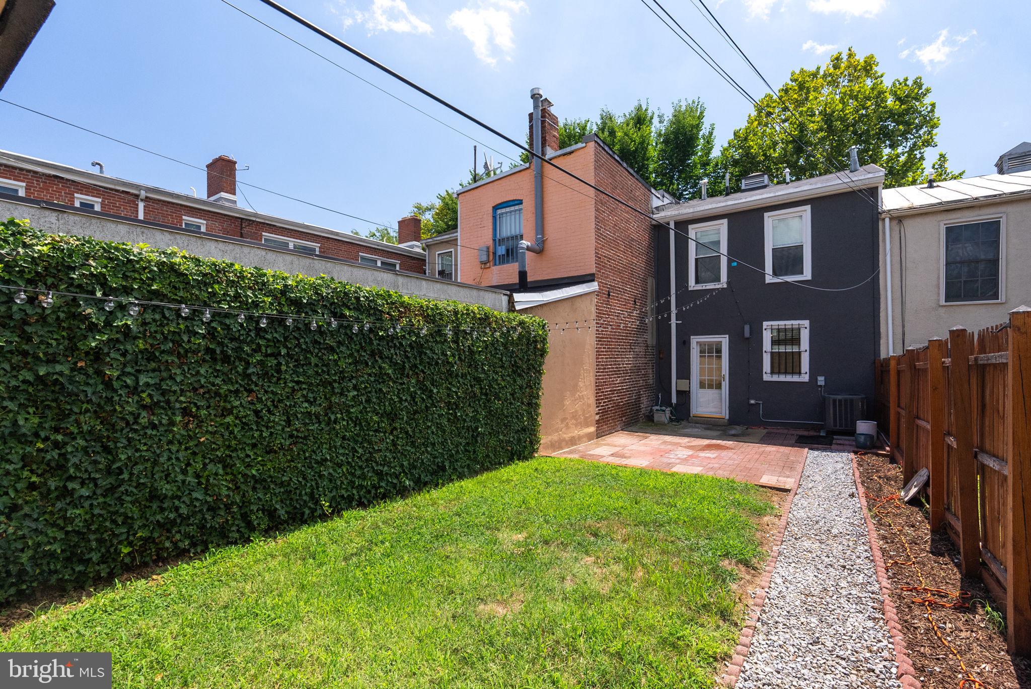 477 RIDGE ST NW