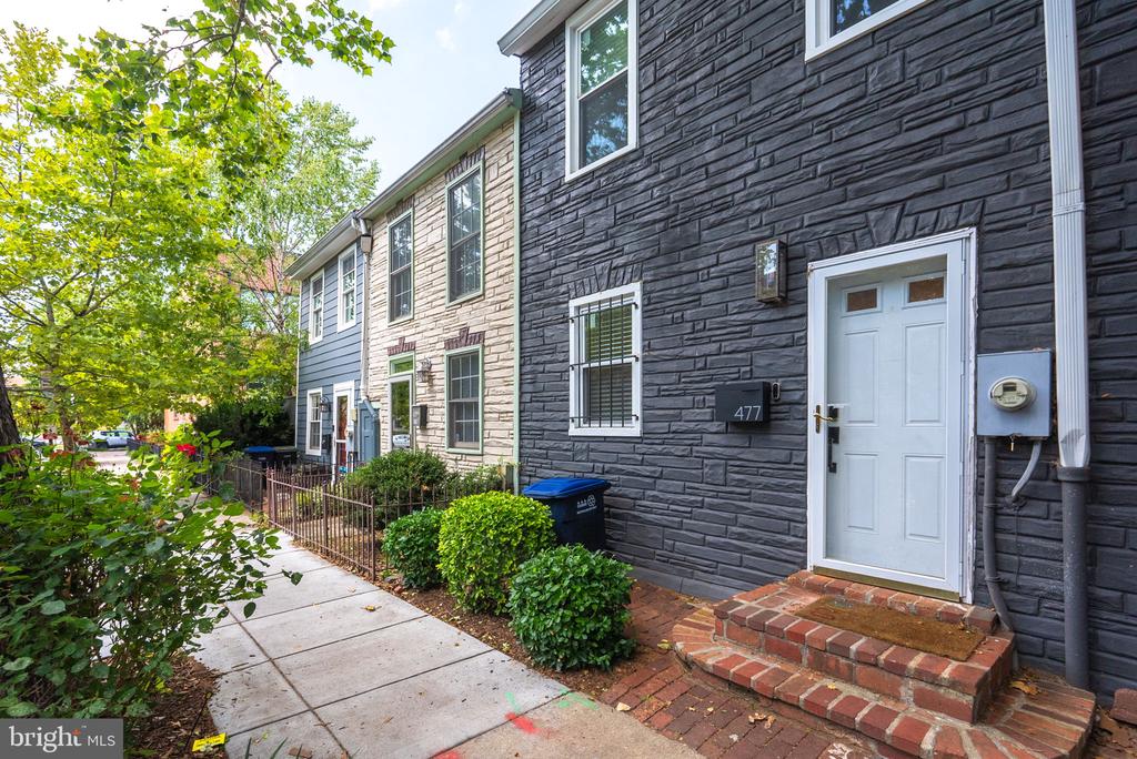 477 RIDGE ST NW