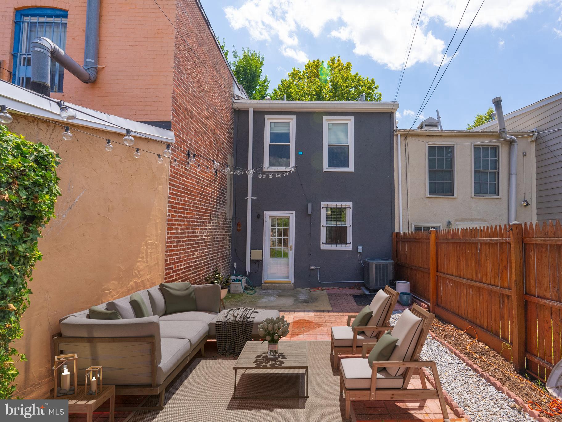 477 RIDGE ST NW