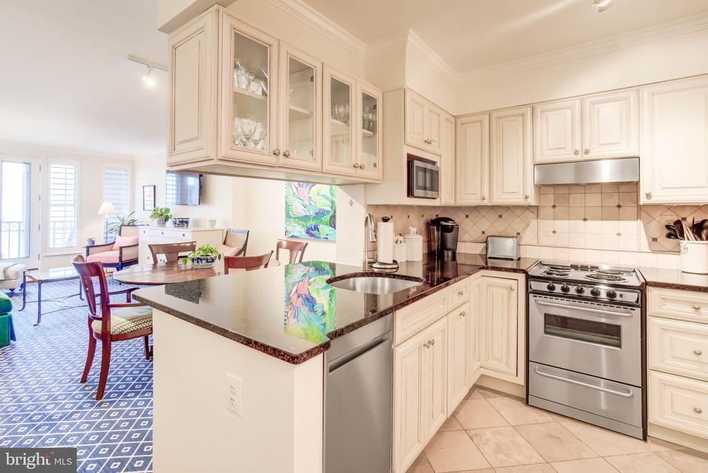 601 PENNSYLVANIA AVE NW #606