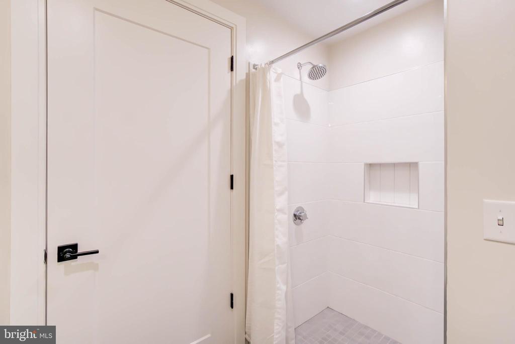 1111 PENNSYLVANIA AVE SE #212