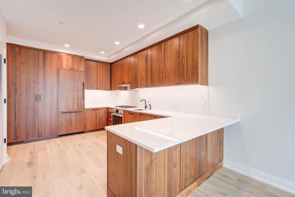1111 PENNSYLVANIA AVE SE #212