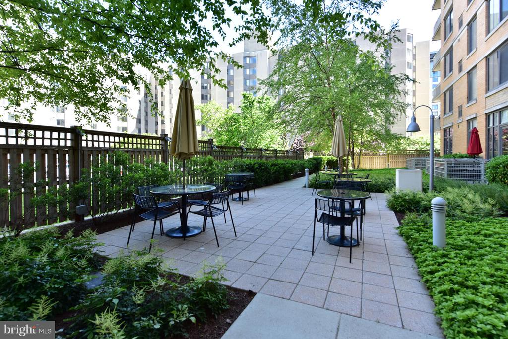 440 L St NW #1114