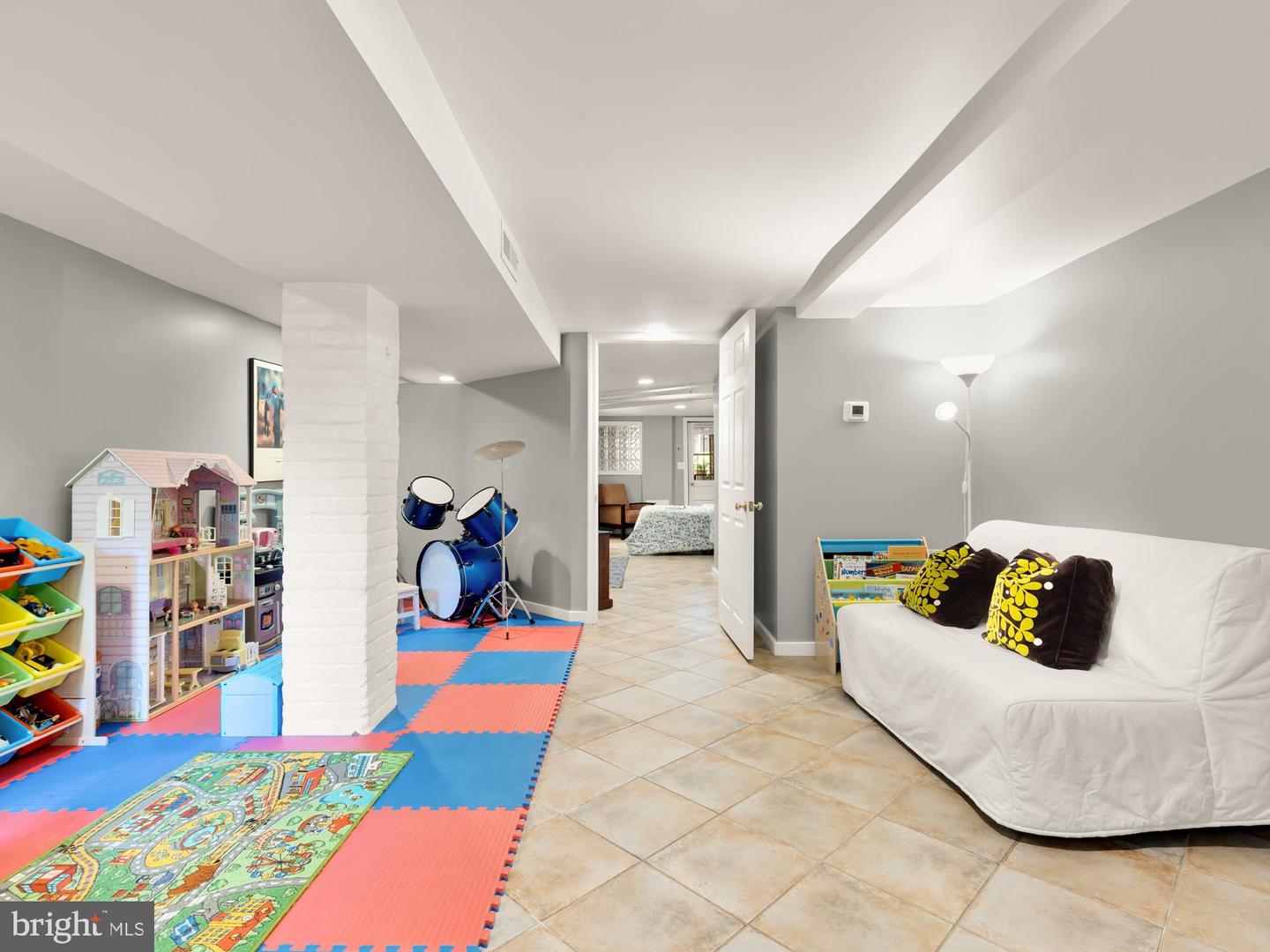 1716 Euclid St NW