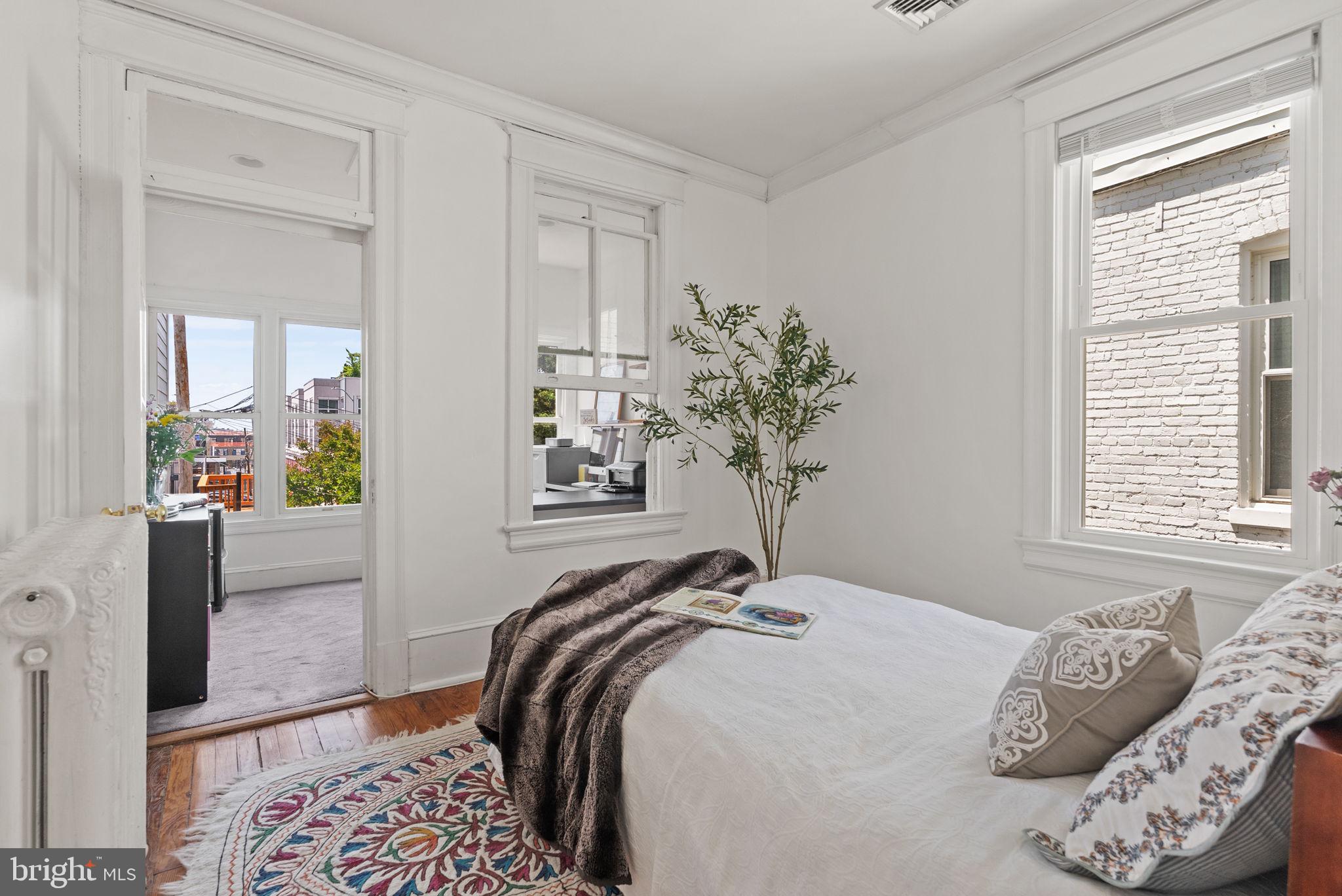 1716 Euclid St NW
