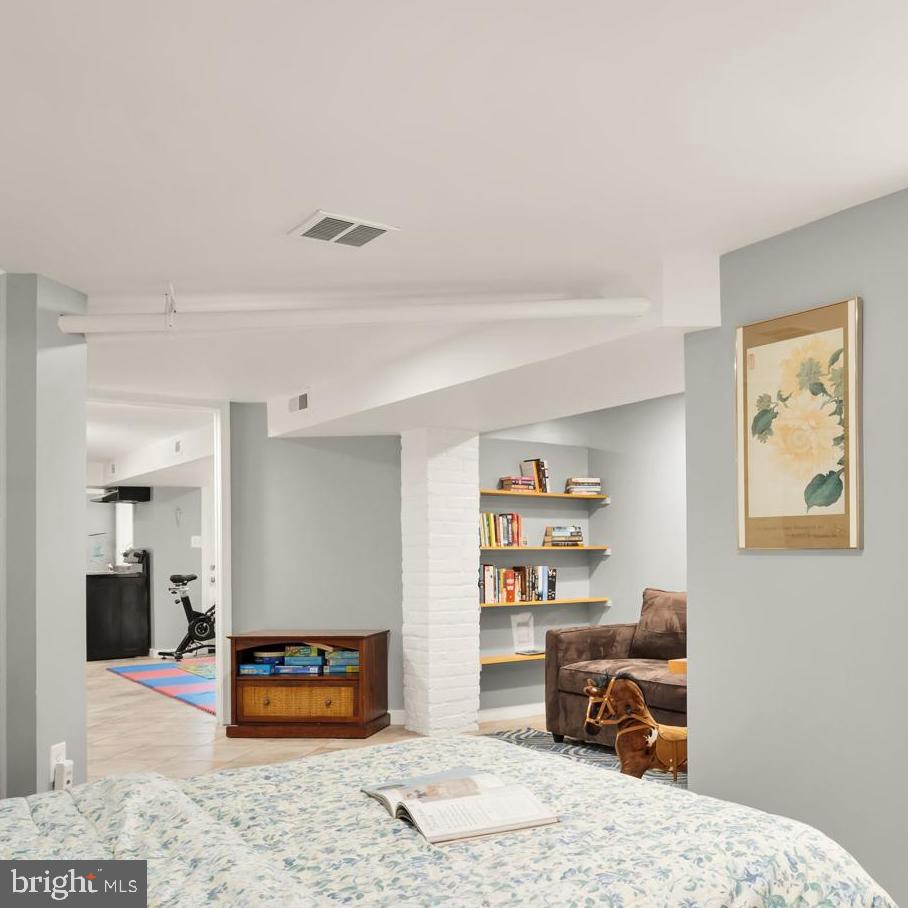 1716 Euclid St NW