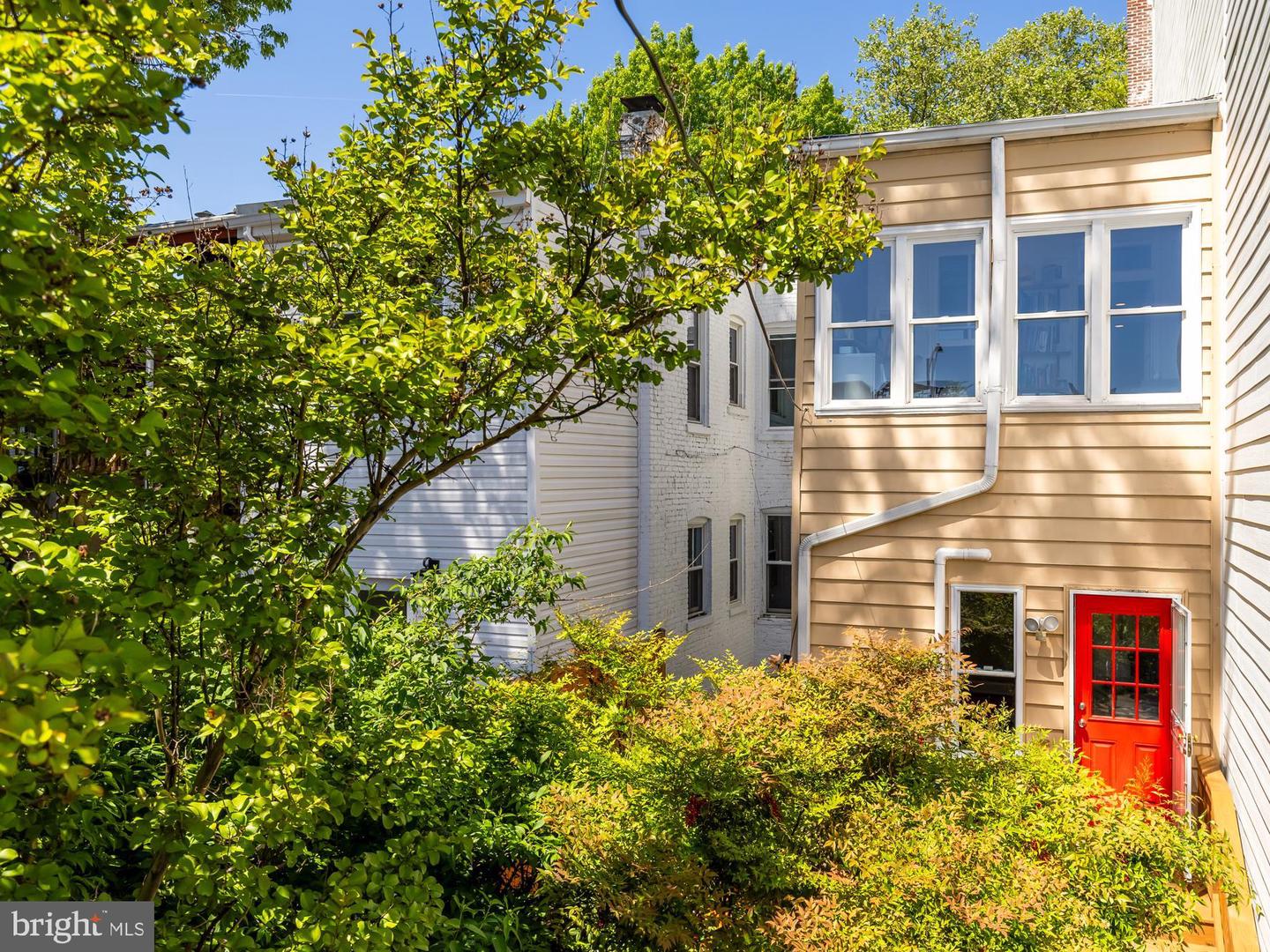1716 Euclid St NW
