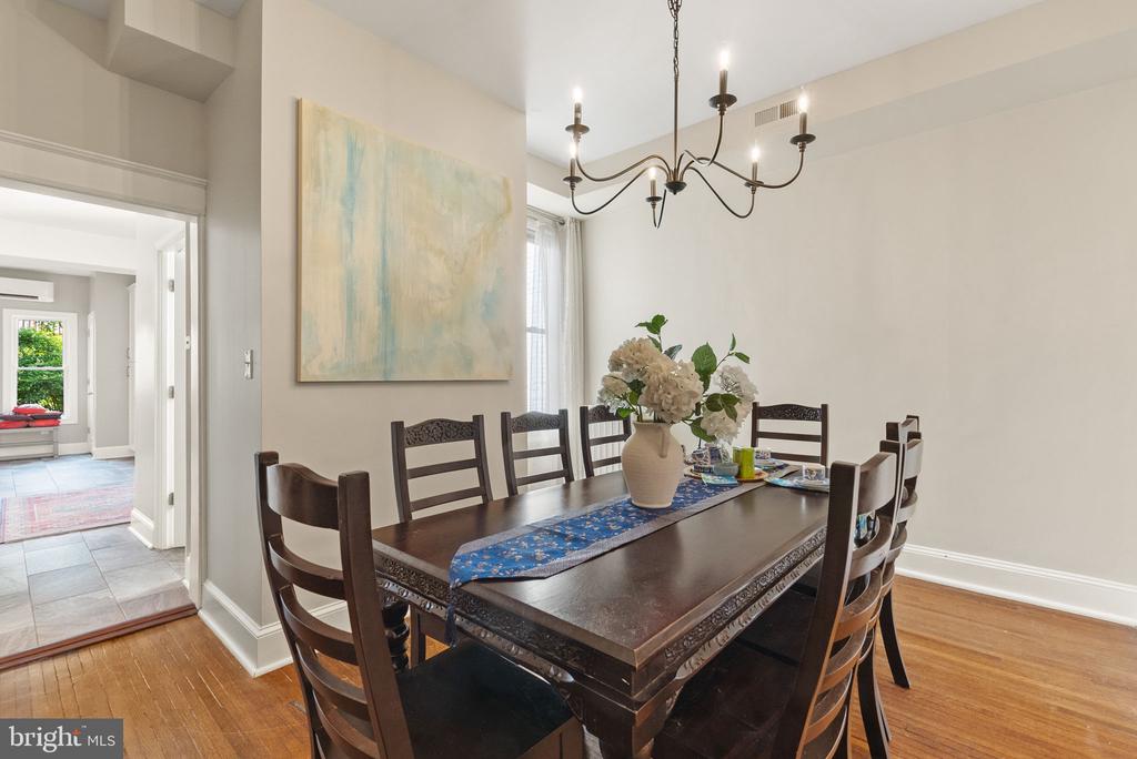 1716 Euclid St NW