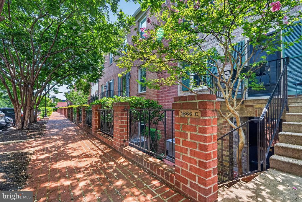 1666 BEEKMAN PLACE NW Unit: C