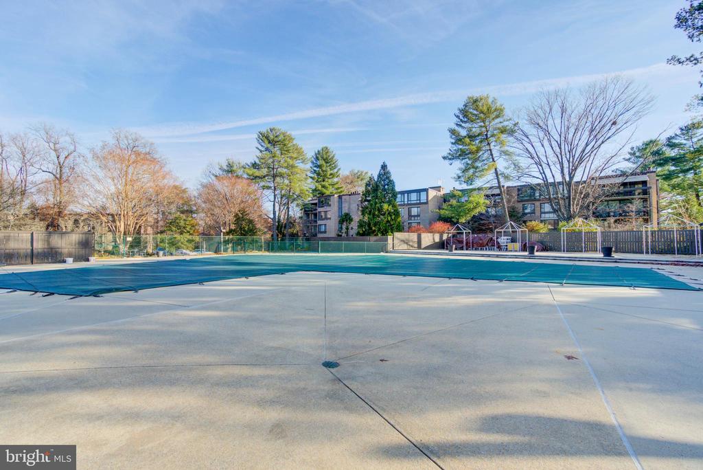 4936 SENTINEL DRIVE 302
