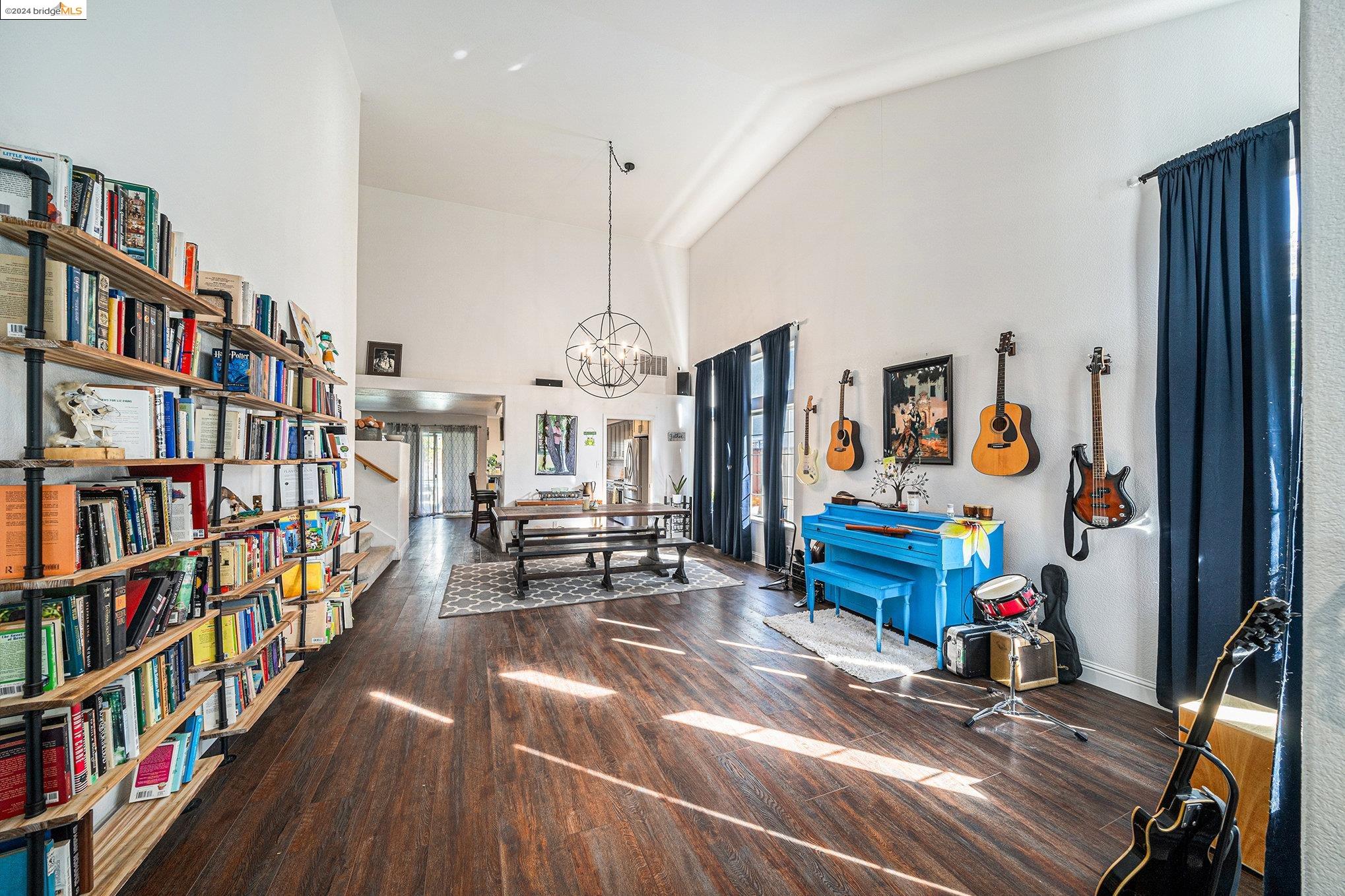 855 Crescent