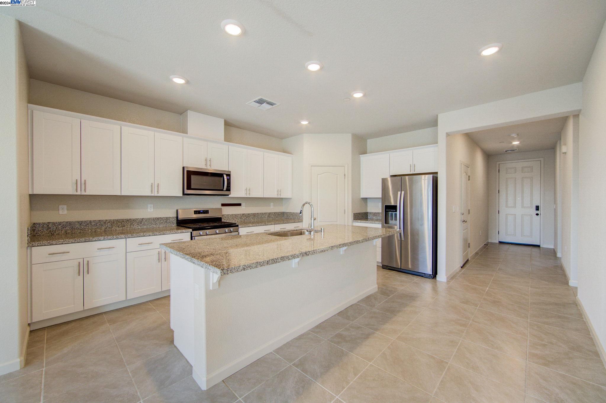 4050 Kenwood Cir