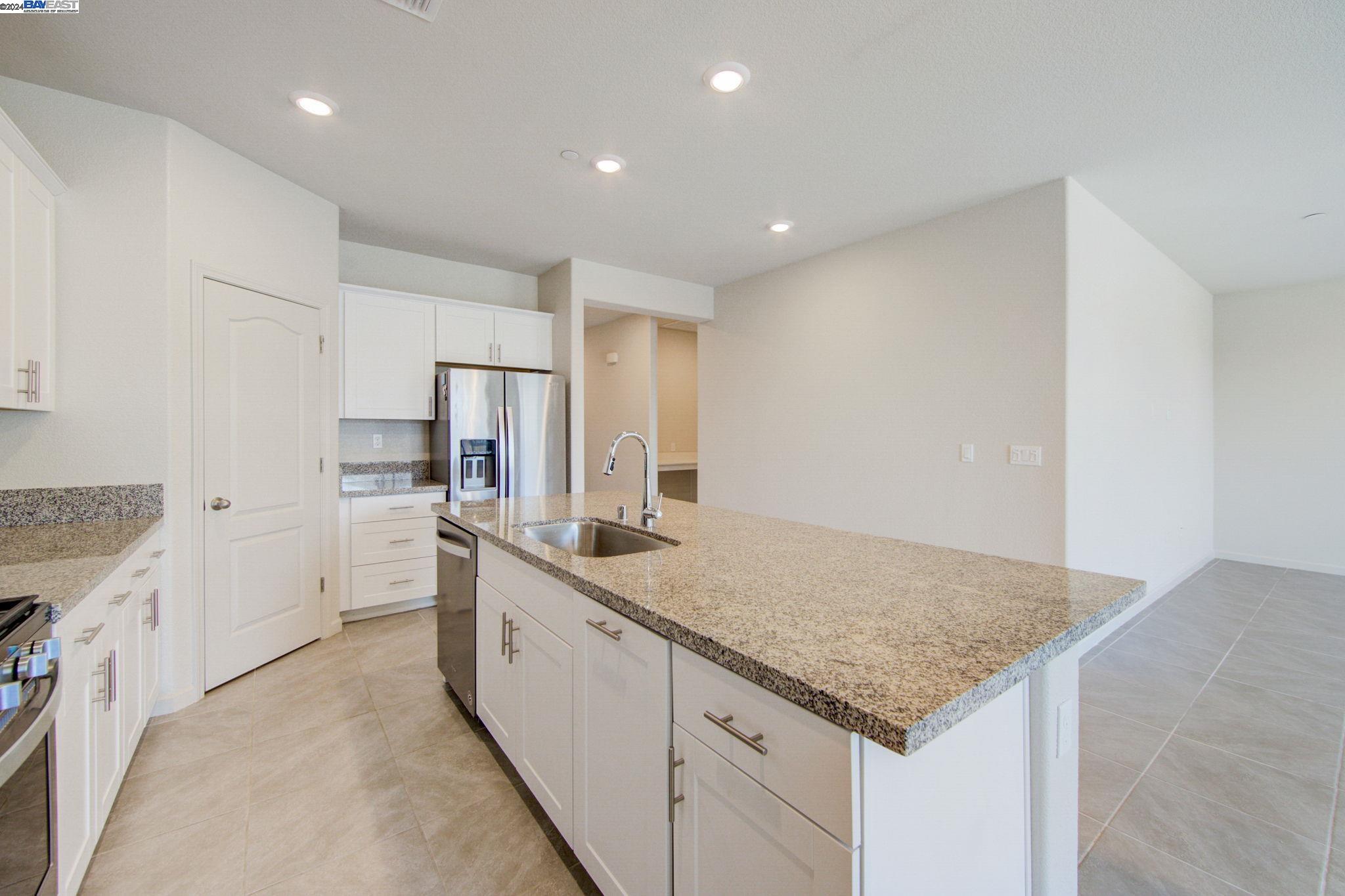 4050 Kenwood Cir