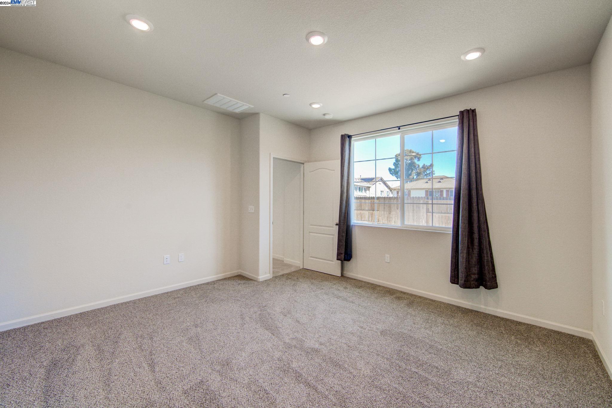 4050 Kenwood Cir