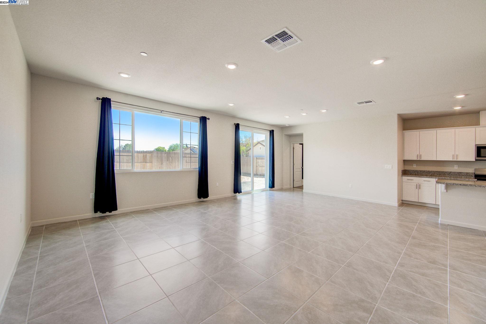 4050 Kenwood Cir